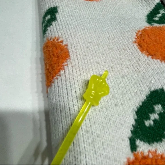 Oranges motif women’s Sweater. Size Small. Preowned. - Picture 7 of 7